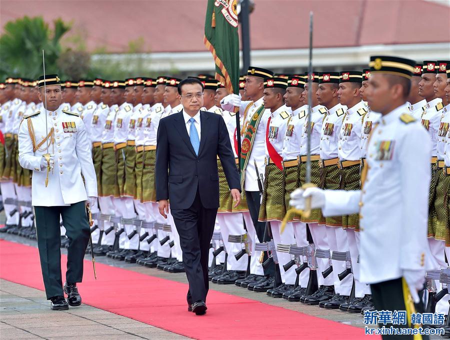 （XHDW）（1）李克强与马来西亚总理纳吉布举行会谈