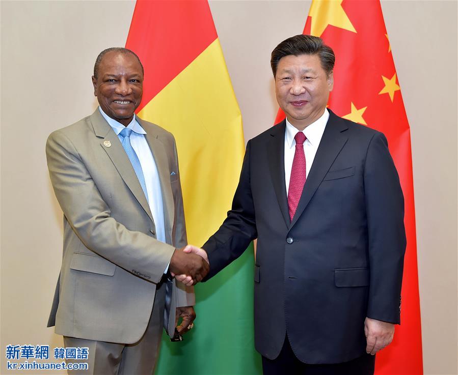 （时政）习近平会见几内亚总统孔戴