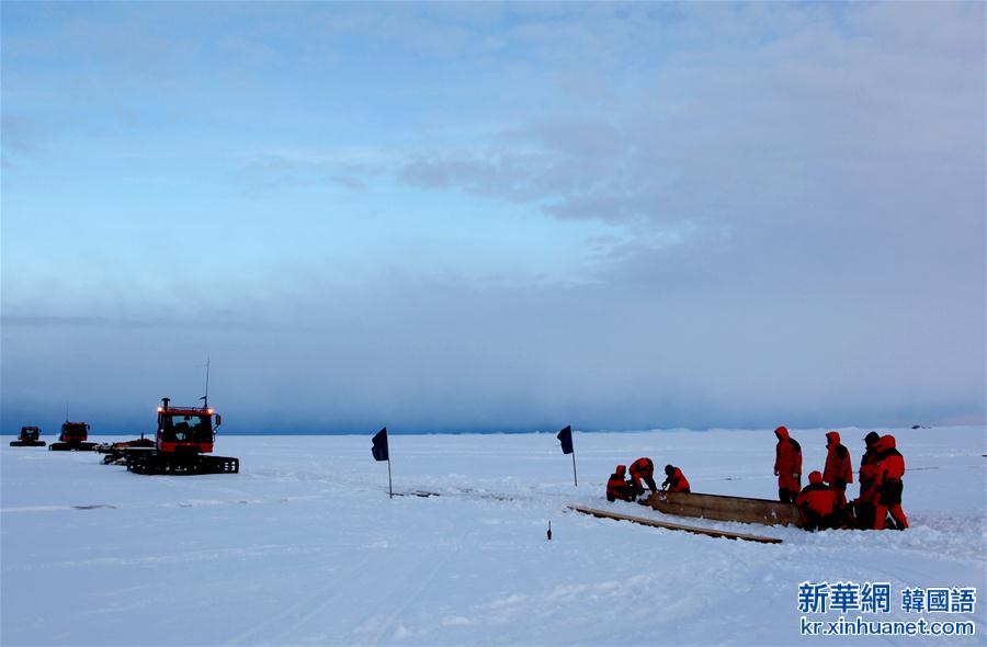 （第32次南极科考）（1）冰上“架桥”