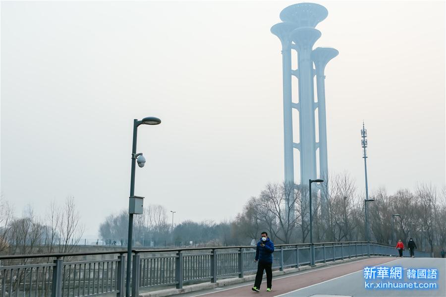 （生态）（11）北京：雾霾红色预警第二天