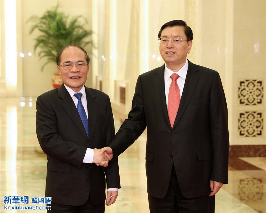 （时政）张德江与越南国会主席阮生雄举行会谈