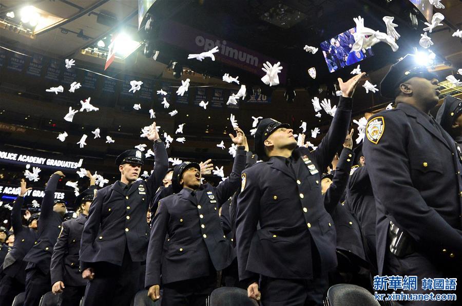 （国际）（3）纽约为1200名新警察举行毕业典礼