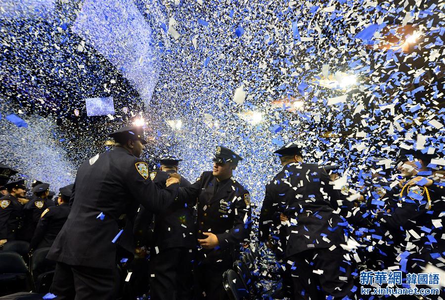（国际）（4）纽约为1200名新警察举行毕业典礼