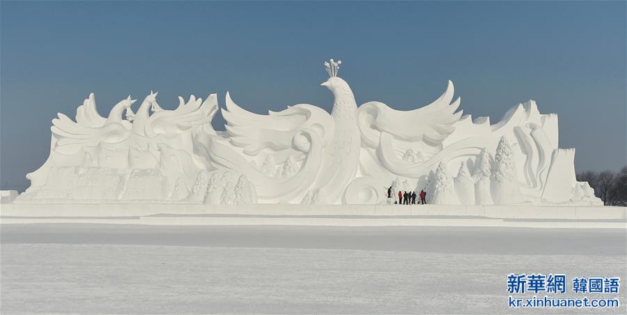 （社会）（1）吉林长春：200余座雪雕打造壮观童话雪世界