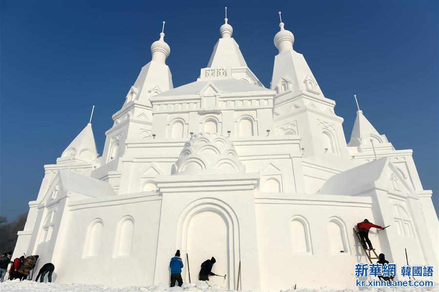 （社会）（1）世界最高雪塑建筑“冰雪之冠”“加冕”冰城