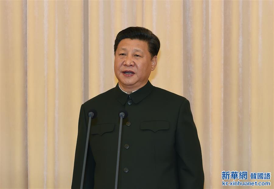 （时政）（1）习近平向中国人民解放军陆军火箭军战略支援部队授予军旗并致训词