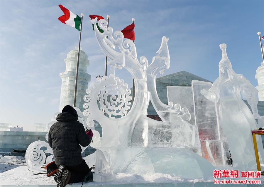 （晚报）（1）哈尔滨国际组合冰雕比赛落幕
