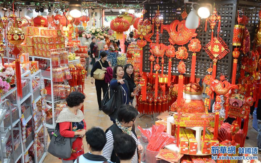 （晚报）（1）香港新春年货市场红火