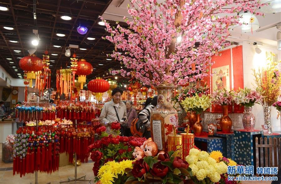 （晚报）（3）香港新春年货市场红火