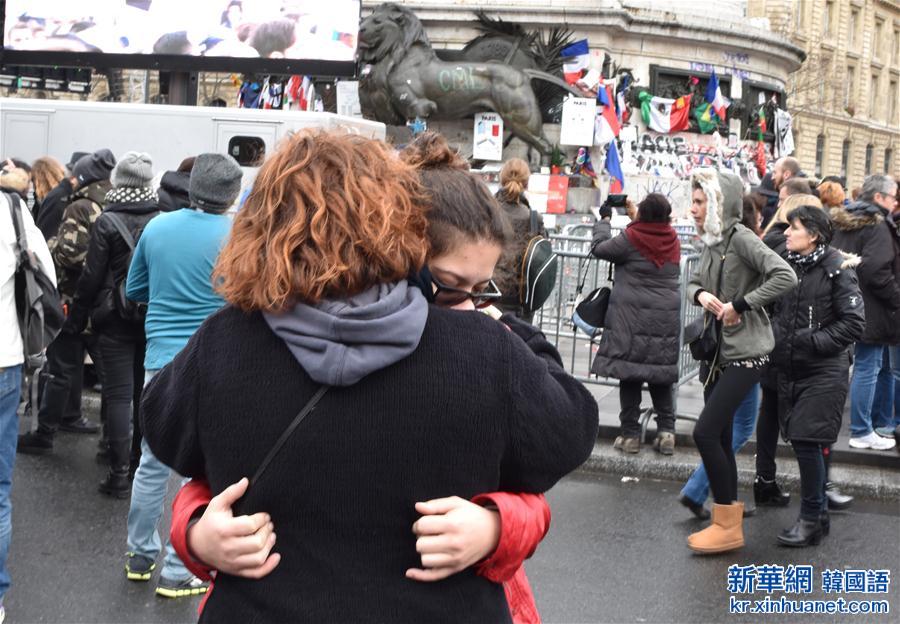 （国际）（3）法国政府为恐袭遇难者举行纪念追思大会