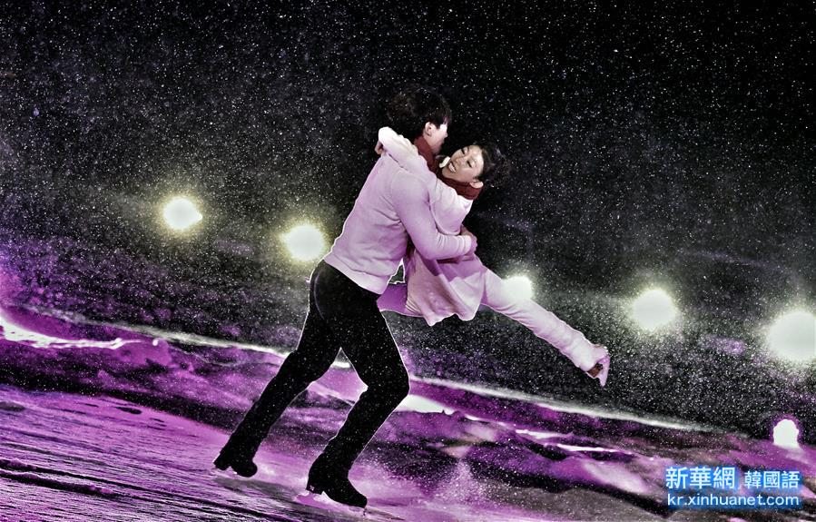 （体育）（2）庞清/佟健“雪上芭蕾”助力世界雪日