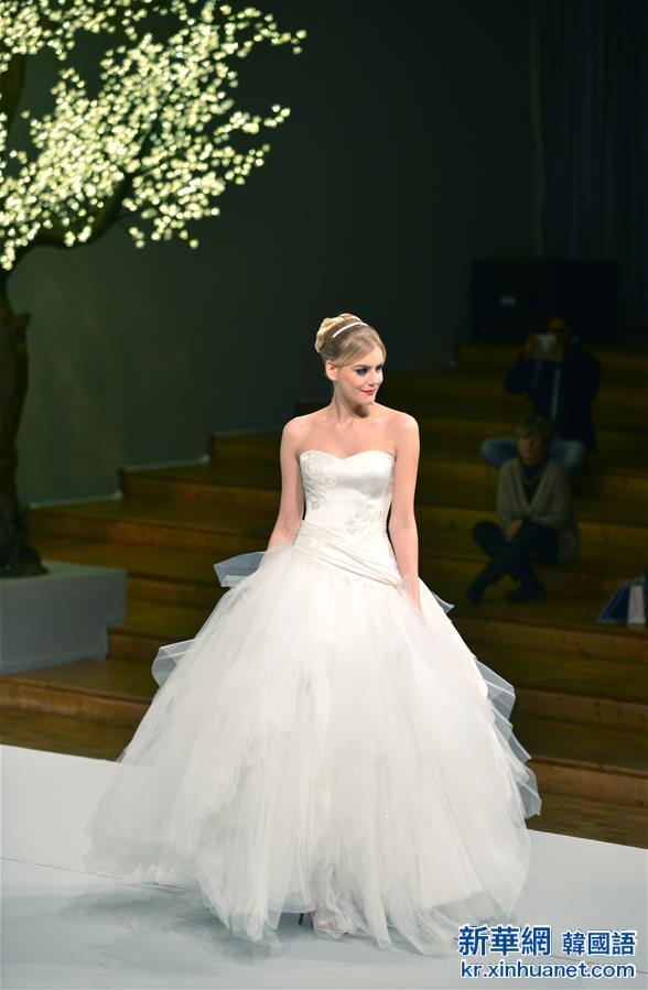 （XHDW）（1）巴黎婚庆用品沙龙婚纱秀