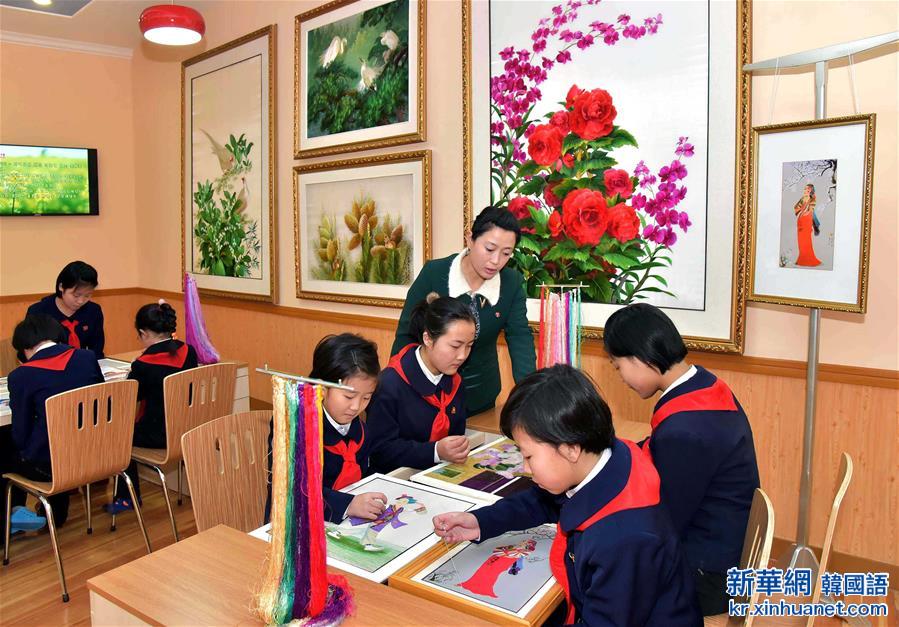 （国际）（2）朝鲜学生在万景台少年宫进行兴趣学习