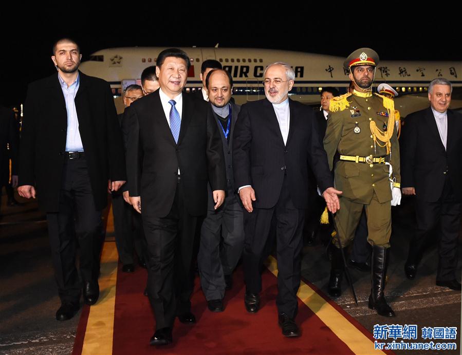 （时政）习近平抵达德黑兰开始对伊朗进行国事访问
