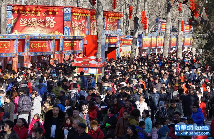 #（经济）（2）春节假期全国接待游客超3亿人次 