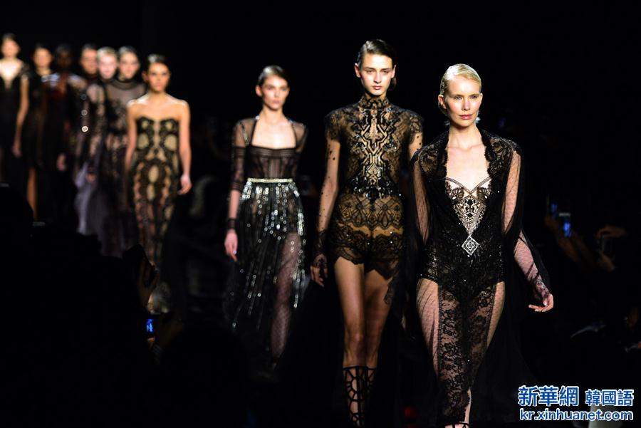 （國際）（1）雷姆·阿克拉品牌亮相紐約時裝周
