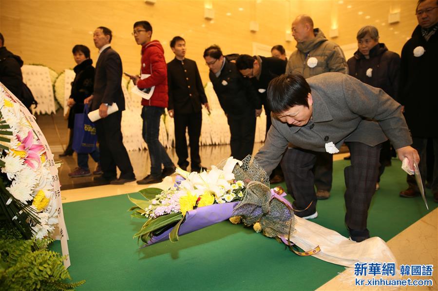（图文互动）（4）著名艺术家阎肃遗体告别仪式在京举行 
