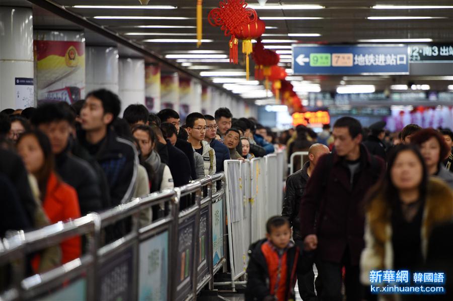（社会）（1）北京铁路迎来元宵节后返程高峰