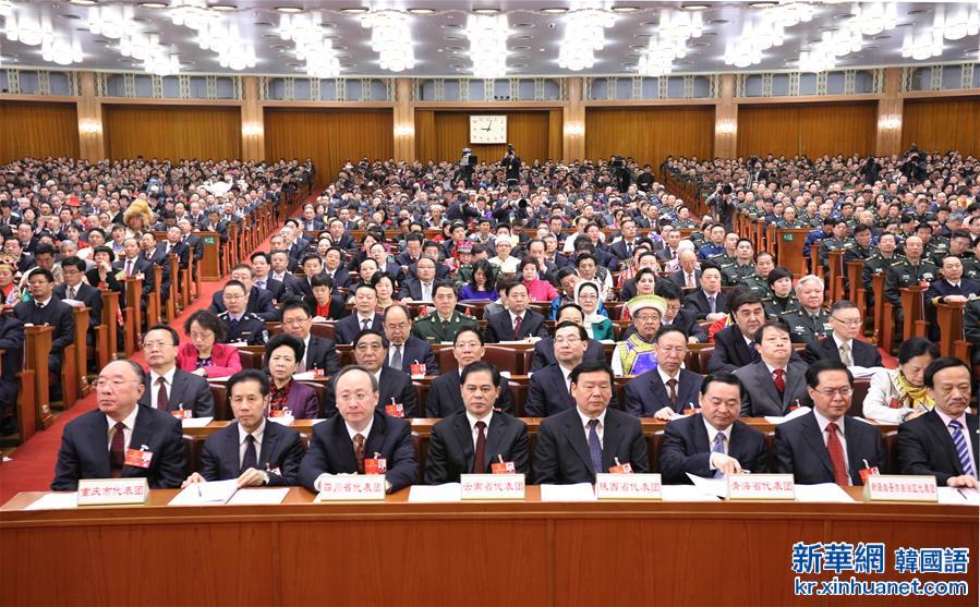 （两会·人大开幕）（34）十二届全国人大四次会议在京开幕