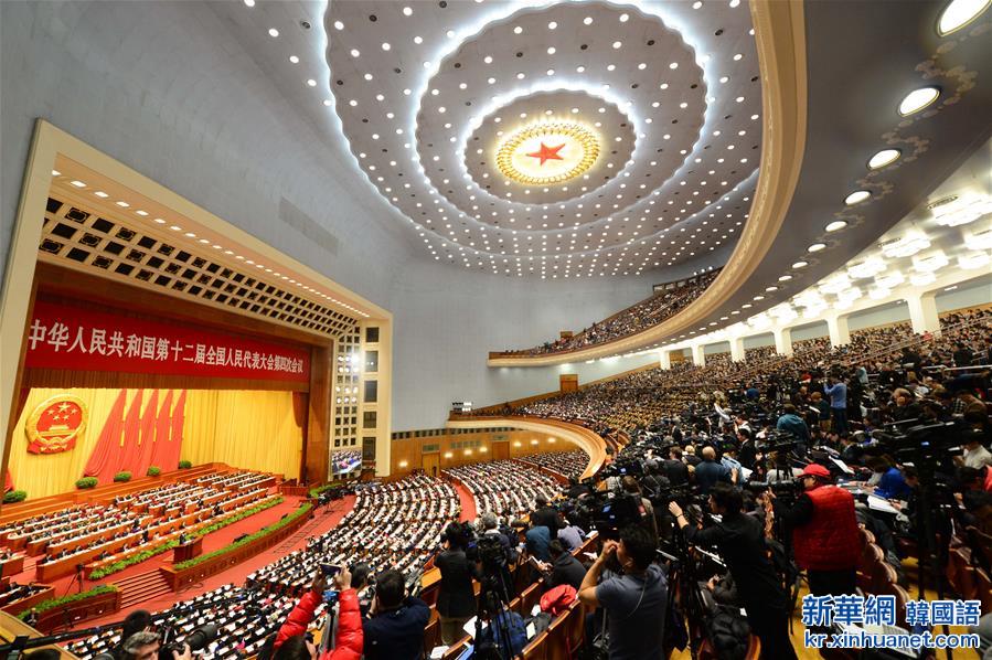 （两会·人大开幕）（38）十二届全国人大四次会议在京开幕