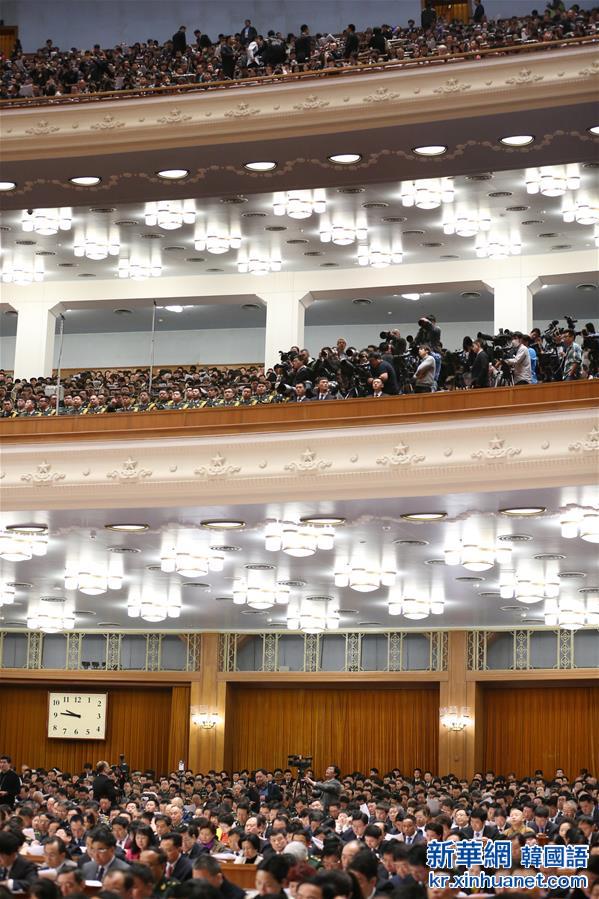 （两会·人大开幕）（41）十二届全国人大四次会议在京开幕