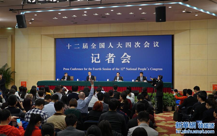 （两会）（4）外交部长王毅就“中国的外交政策和对外关系”答记者问