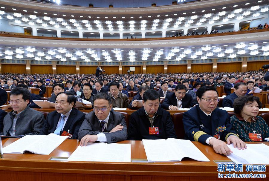 （两会）（8）全国政协十二届四次会议举行第三次全体会议