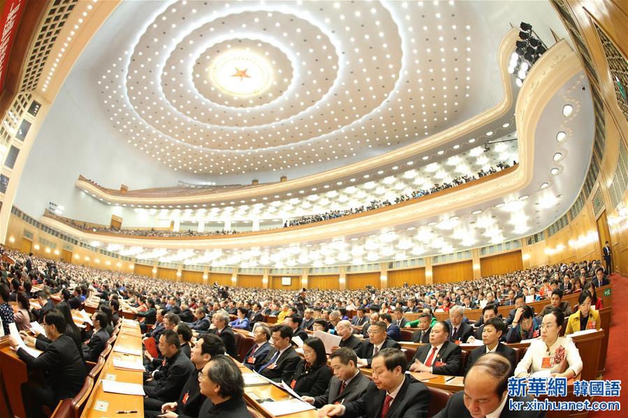 （两会·人大闭幕）（6）十二届全国人大四次会议在北京闭幕