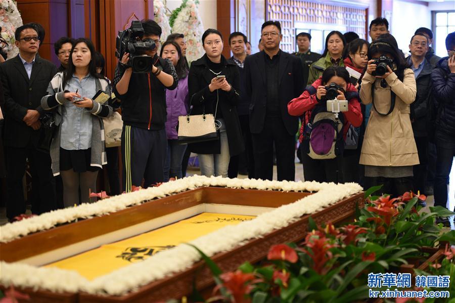 （社会）（2）北京八宝山殡仪馆举办首届公众开放日