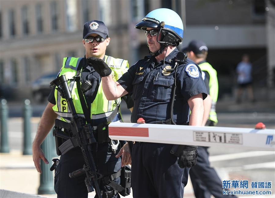 （国际）（1）一持枪男子在美国会游客中心被警察击伤后逮捕