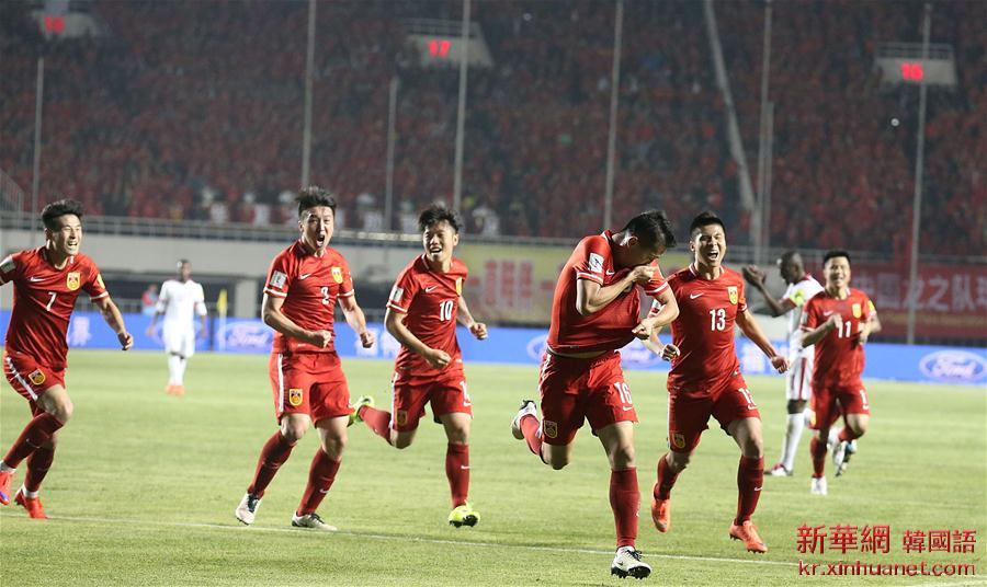 （体育）（10）足球——世预赛：中国胜卡塔尔
