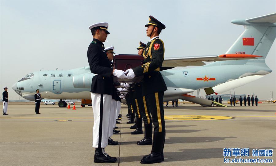 （国际）（3）中韩双方交接第三批在韩中国人民志愿军烈士遗骸