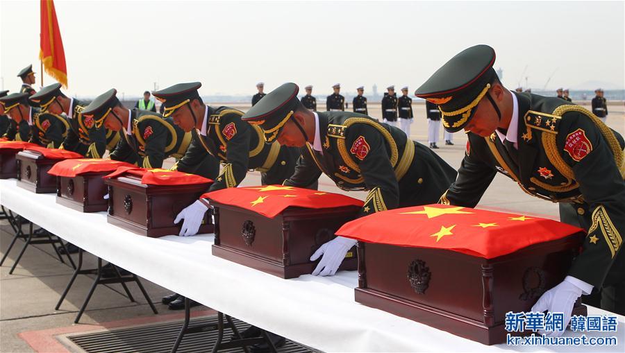 （国际）（4）中韩双方交接第三批在韩中国人民志愿军烈士遗骸