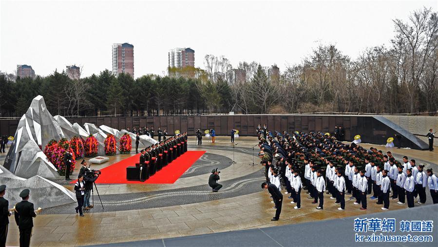 （社会）（1）第三批在韩志愿军烈士遗骸在沈阳安葬　