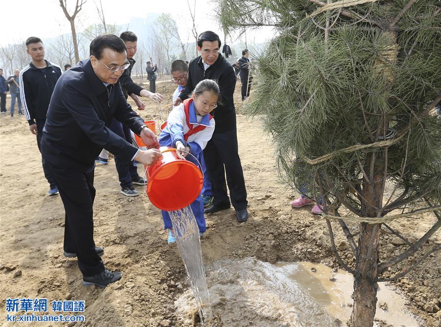 （XHDW）（1）党和国家领导人参加首都义务植树活动