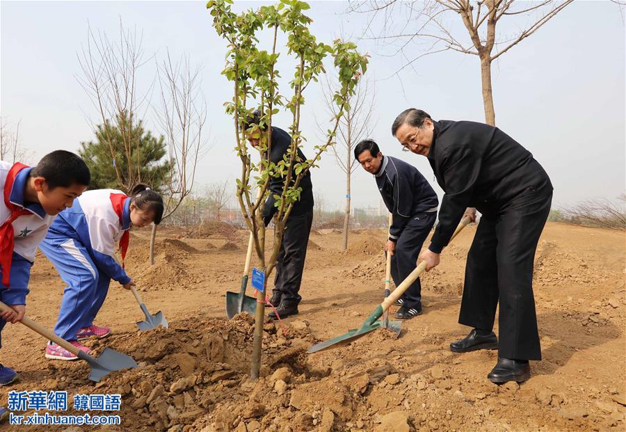 （XHDW）（3）党和国家领导人参加首都义务植树活动