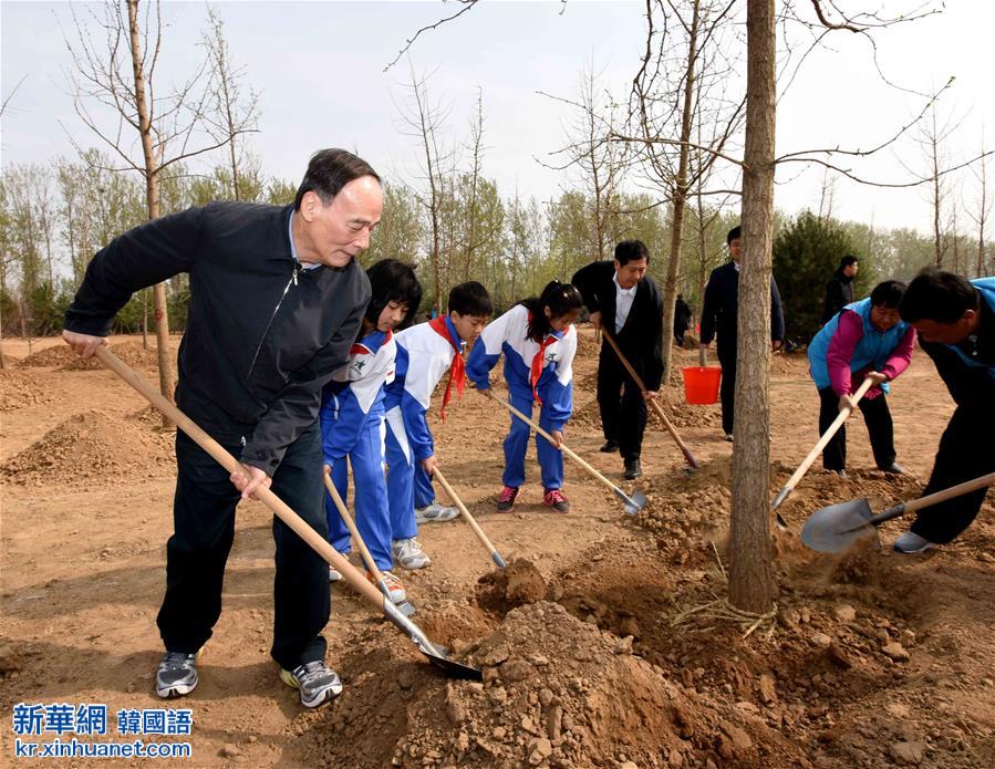 （XHDW）（5）党和国家领导人参加首都义务植树活动