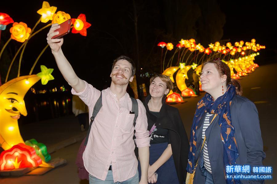 （XHDW）（1）中国彩灯节在布达佩斯动物园开幕