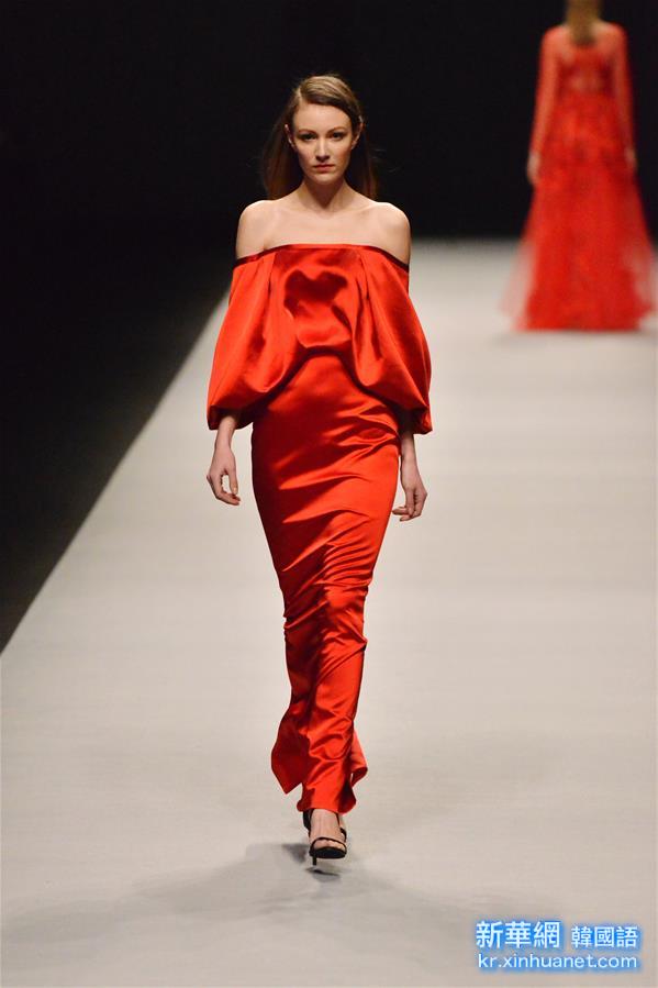 #（晚报）（2）设计师品牌We Couture秋冬作品亮相上海时装周
