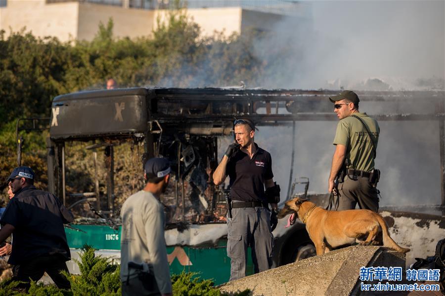 （国际）（2）耶路撒冷公共汽车发生爆炸袭击至少21人受伤 