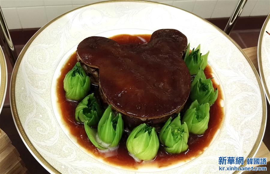 （图文互动·社文专线）（4）特写：当“米老鼠”遇上中国八大菜系：上海迪士尼度假区首次揭秘“上海菜单”