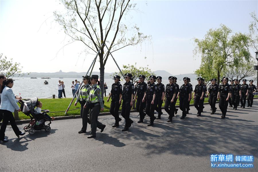 （晚报）（2）西湖景区首支女子巡逻队亮相