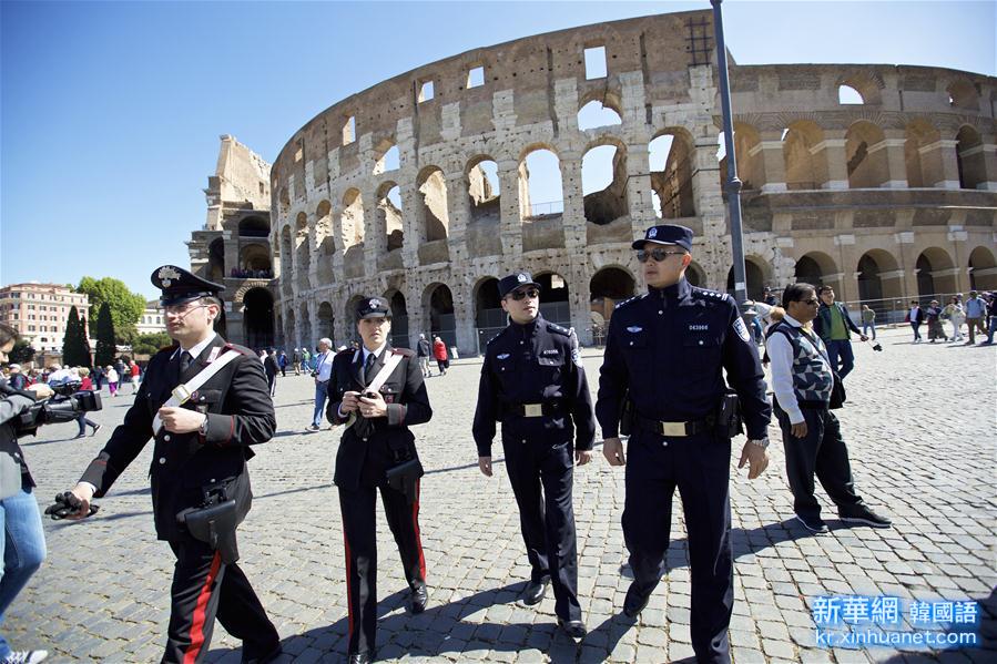 （国际）（3）中意首次联合警务巡逻在罗马启动