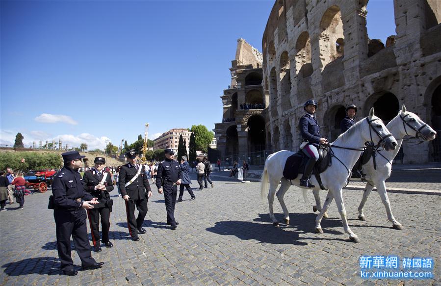 （国际）（4）中意首次联合警务巡逻在罗马启动
