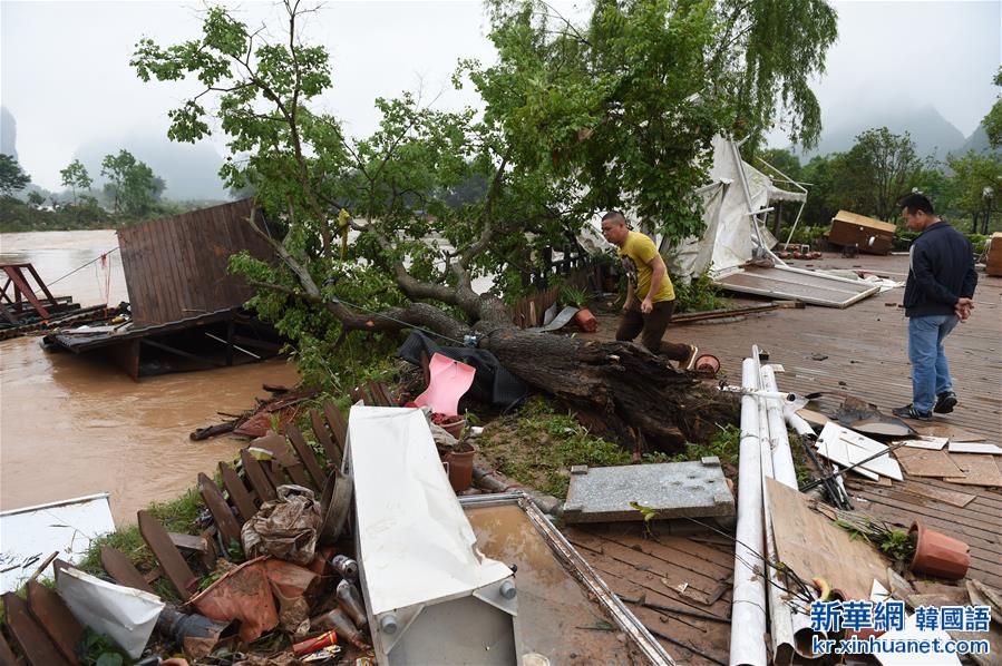 （社会）（6）广西风雹和暴雨洪涝灾害持续 已致30万多人受灾1人死亡