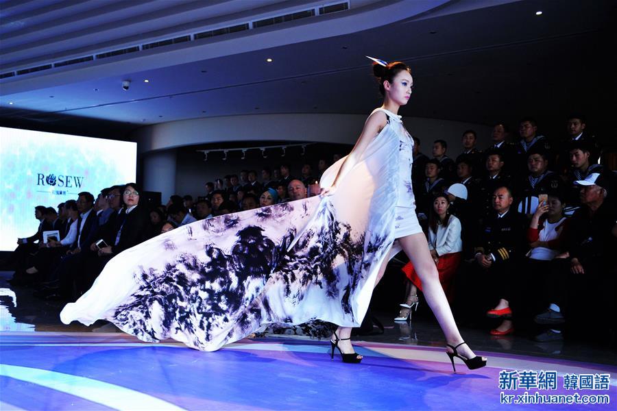 #（晚报）（2）第十六届中国（青岛）国际时装周开幕