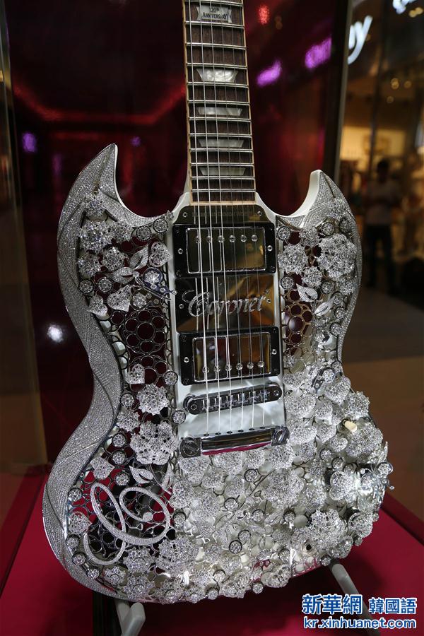 （国际）（3）全球“最昂贵吉他”亮相迪拜 