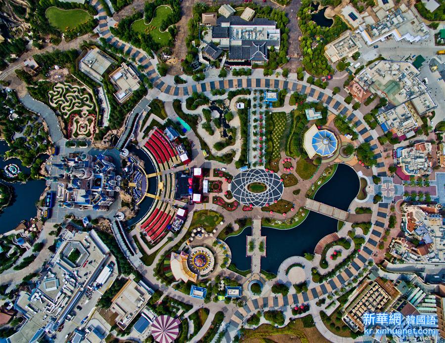 #（晚報）（2）上海迪士尼樂園將舉行開幕慶典