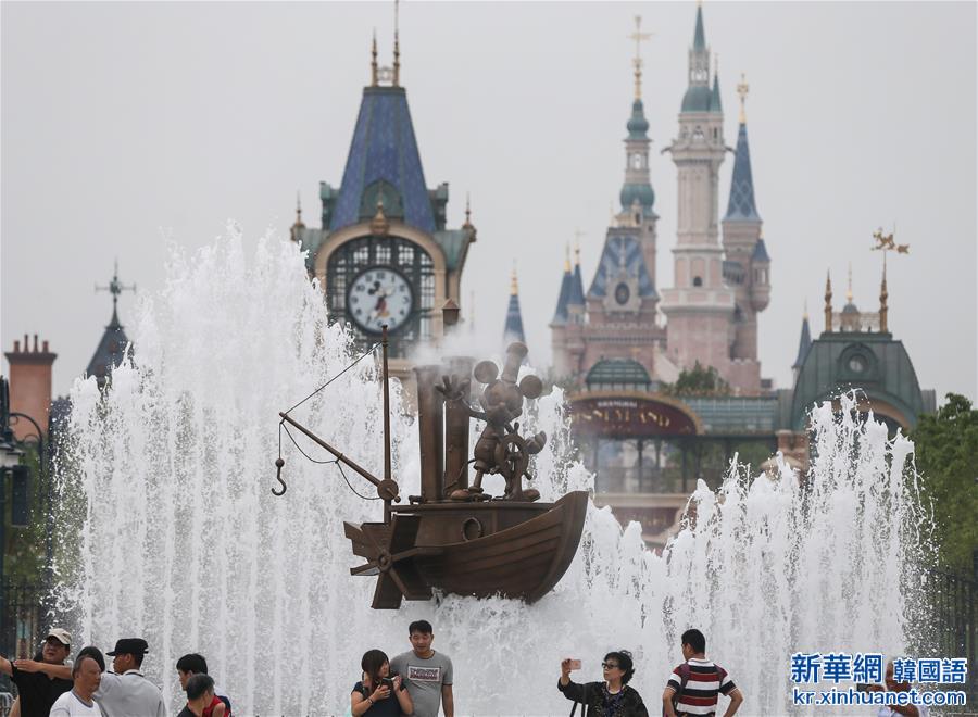 （社會）（1）上海迪士尼度假區即將開園