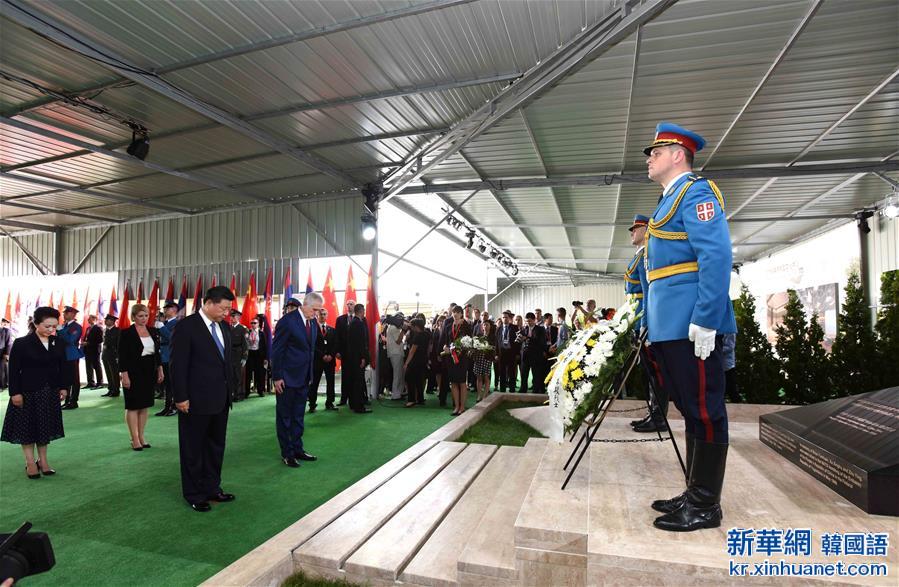 请以此说明为准！（时政）习近平和彭丽媛凭吊在我国驻南联盟使馆被炸事件中英勇牺牲的烈士